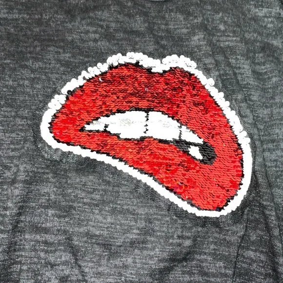 NWOT GORGEOUS SEQUENCE LIPS TOP - Picture 3 of 8